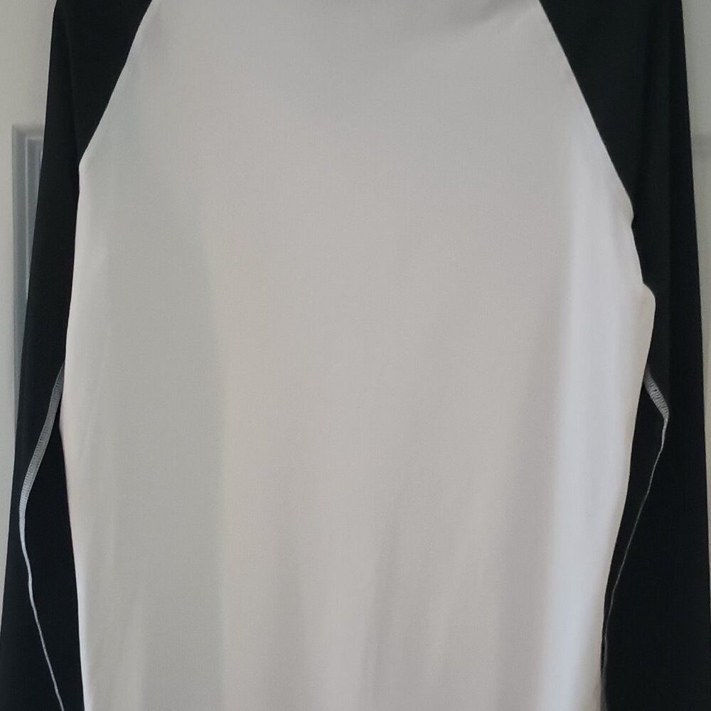 Quiksilver Rash Guard NWT - Picture 2 of 4